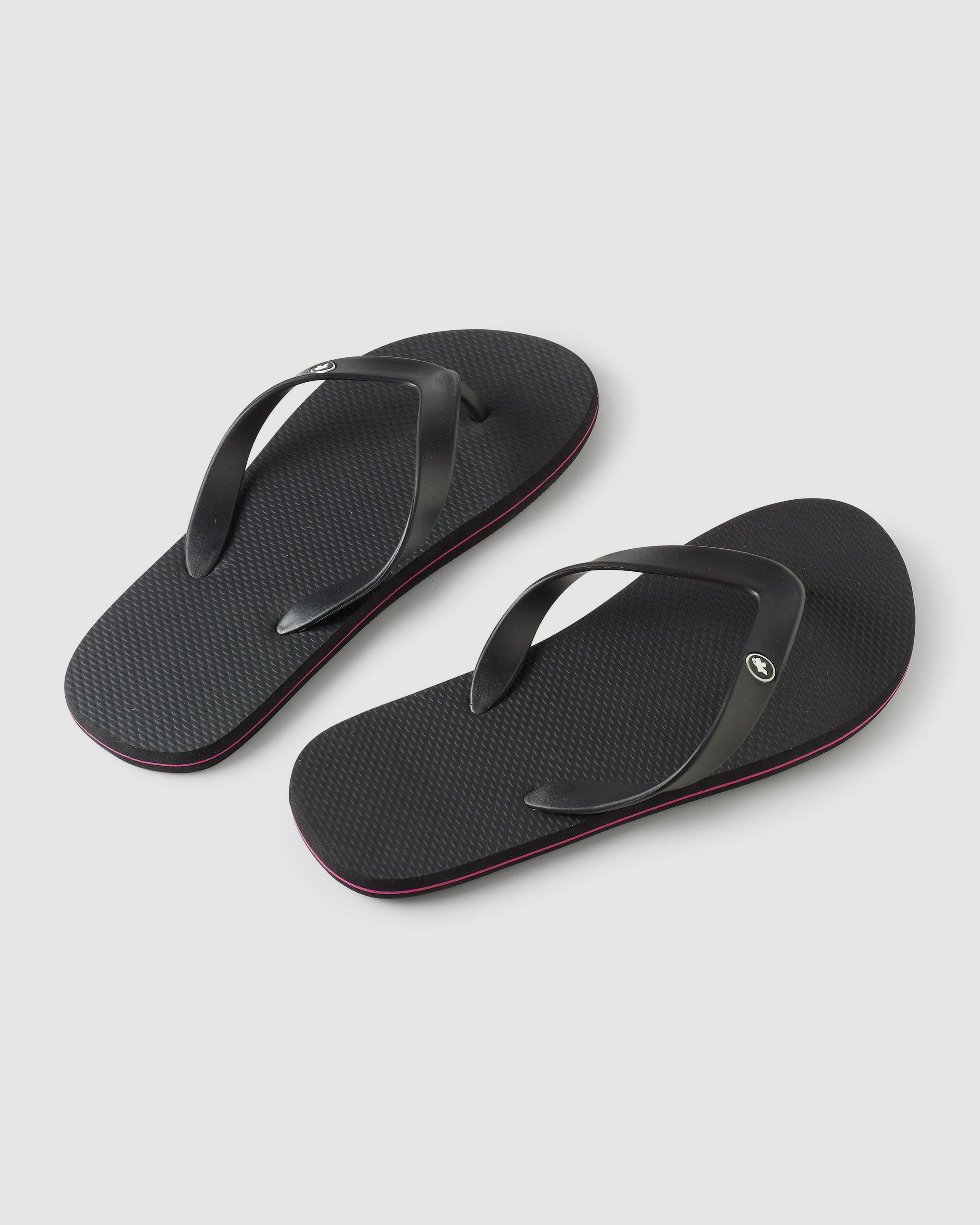 Discover the Ideal Outdoor Camping Slippers - To the Mountains and Back